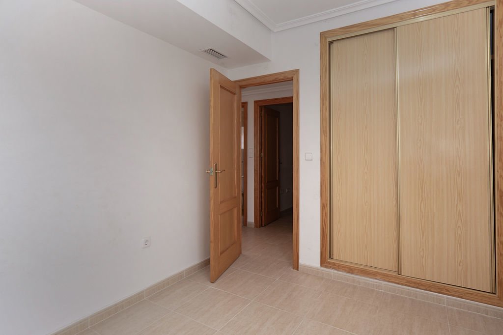 Flat with garage on Calle Nicomedes Gómez — image 8